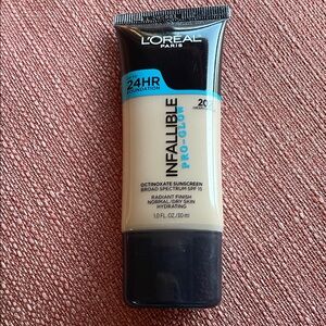 L'Oreal Infallible Pro-Glow Foundation - Creamy Beige